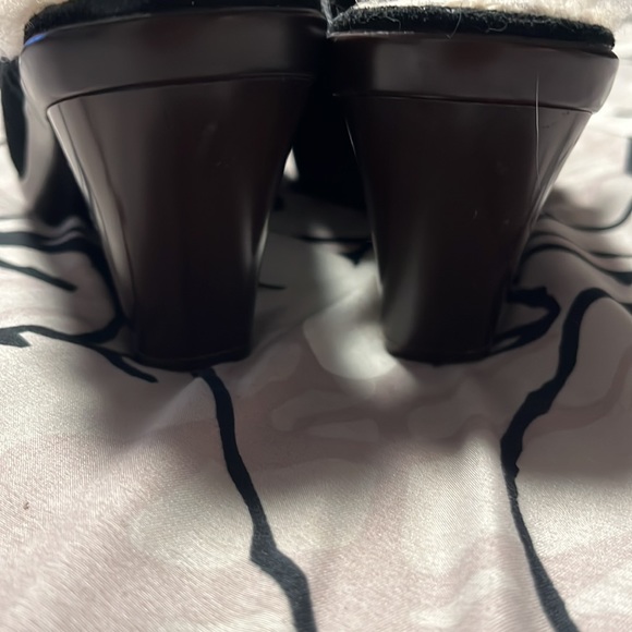 Adorable pair of UGG heels! - Picture 7 of 8